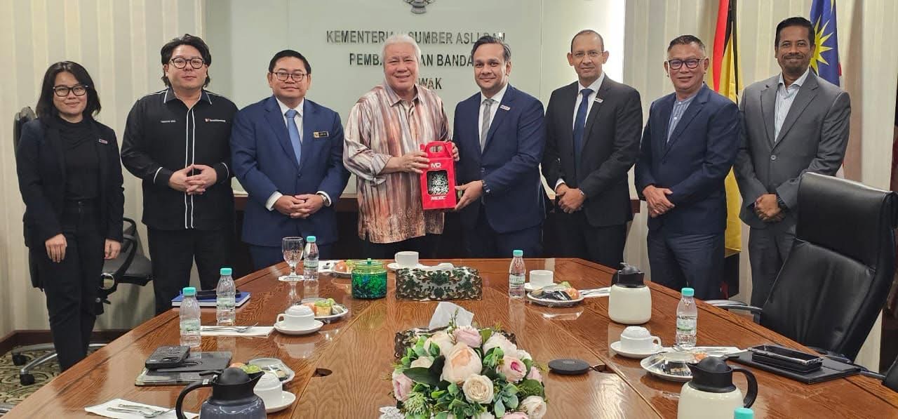 MDEC, AWANG TENGAH BINCANG KERJASAMA PEMBANGUNAN INFRASTRUKTUR DIGITAL SARAWAK