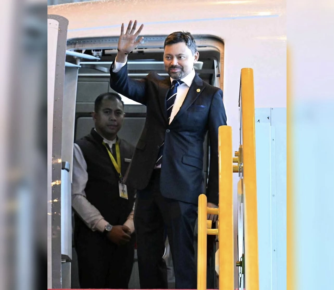 PUTERA MAHKOTA BRUNEI HADIRI PROGRAM PEMIMPIN-PEMIMPIN MUDA SINGAPURA-BRUNei KE-12