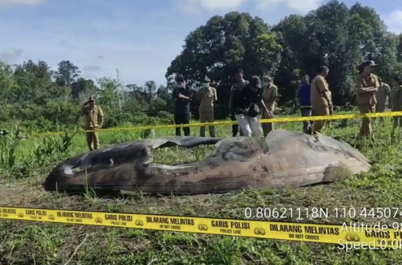 OBJEK MISTERI BERKABEL DITEMUI DI KAWASAN LADANG, DIKAITKAN DENGAN INSIDEN DENTUMAN KUAT DI KOTIM