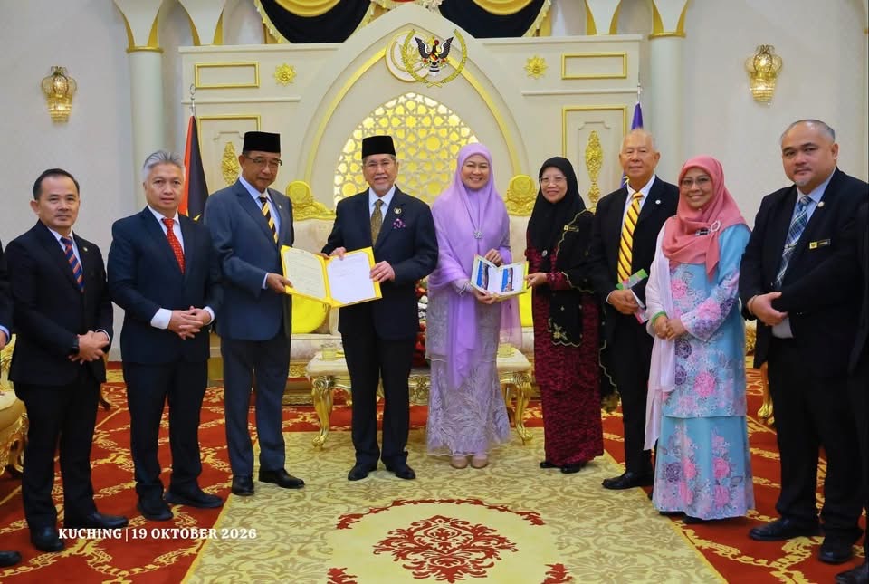 TUN WAN JUNAIDI TERIMA KUNJUNGAN HORMAT JAWATANKUASA INDUK SARAWAK REGATTA DAN KUCHING WATERFRONT FESTIVAL 2026