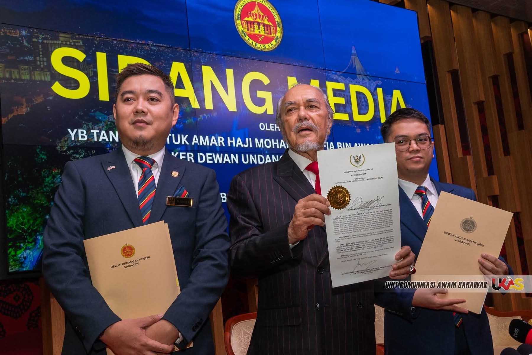 PEMBUBARAN DUN SARAWAK DIMAKLUM SECARA RASMI KEPADA SPR, PRN-13 PERTANDING 82 KERUSI